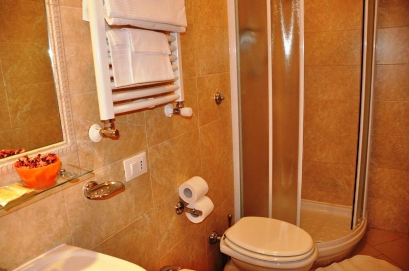 Tiffany Roma Suite Room photo